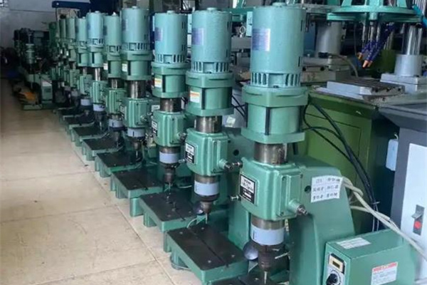 鉚釘機如何調整壓力？碩峰這樣說！