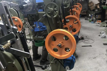 自動鉚釘機(jī)廠家如何提高市場占有率？策略有四！
